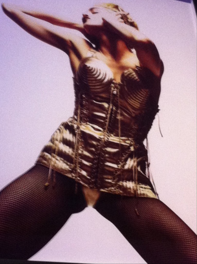Madonnas Corsage skabt af Jean Paul Gaultier.