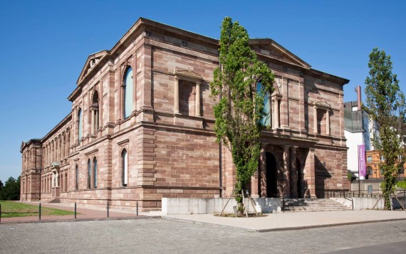 Historien om fænomenet documenta – set på Neue Galerie i Kassel.